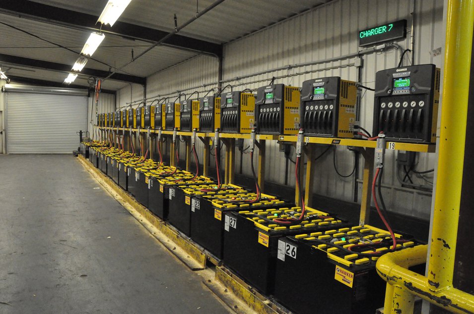 Forklift Battery Sizing and Technology Guide (Lithium-ion vs Lead-acid) Forklift Battery Sizing and Technology Guide (Lithium-ion vs Lead-acid)