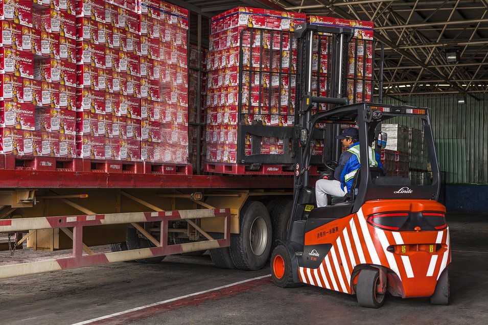 How to Select the Right Forklift for Your Brewery?