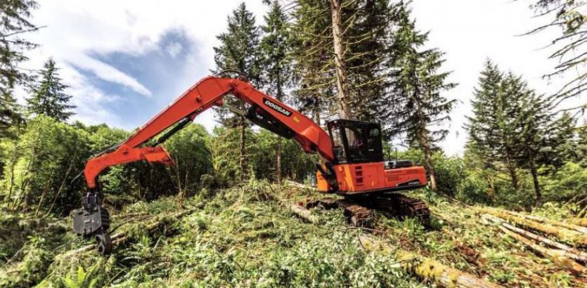 Doosan’s Largest Log Loader Takes on Forestry’s Biggest Challenges Doosan’s Largest Log Loader Takes on Forestry’s Biggest Challenges