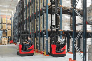 A Quick Guide to Narrow Aisle Forklifts for Warehousing Application