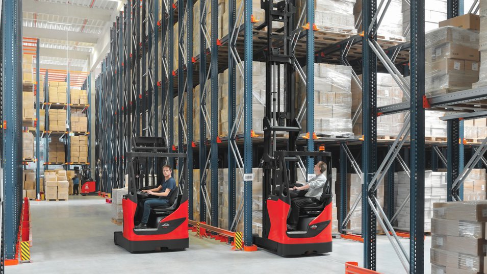A Quick Guide to Narrow Aisle Forklifts for Warehousing Application A Quick Guide to Narrow Aisle Forklifts for Warehousing Application