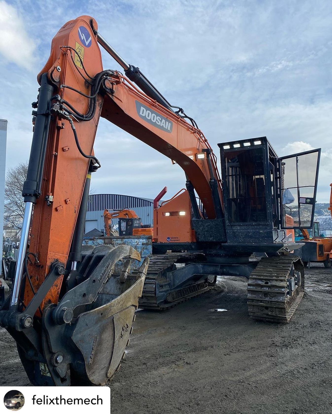 #repost from @felixthemech 

Available. Who’s looking for a road builder. Just came back. And itching to get back to work. Get ahold of @chad_bc_doosan if interested. #westerra #westerrakamloops #equipment #doosan #doosanexcavator #discoverdoosan @daequip