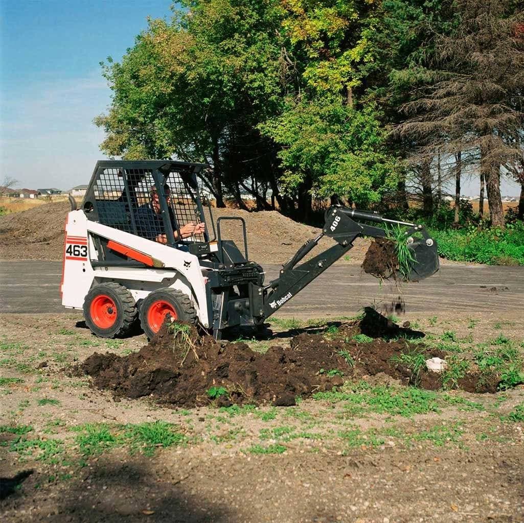 Genuine Bobcat 18" Excavator or Backhoe Bucket with Teeth, 7109522 view 1.